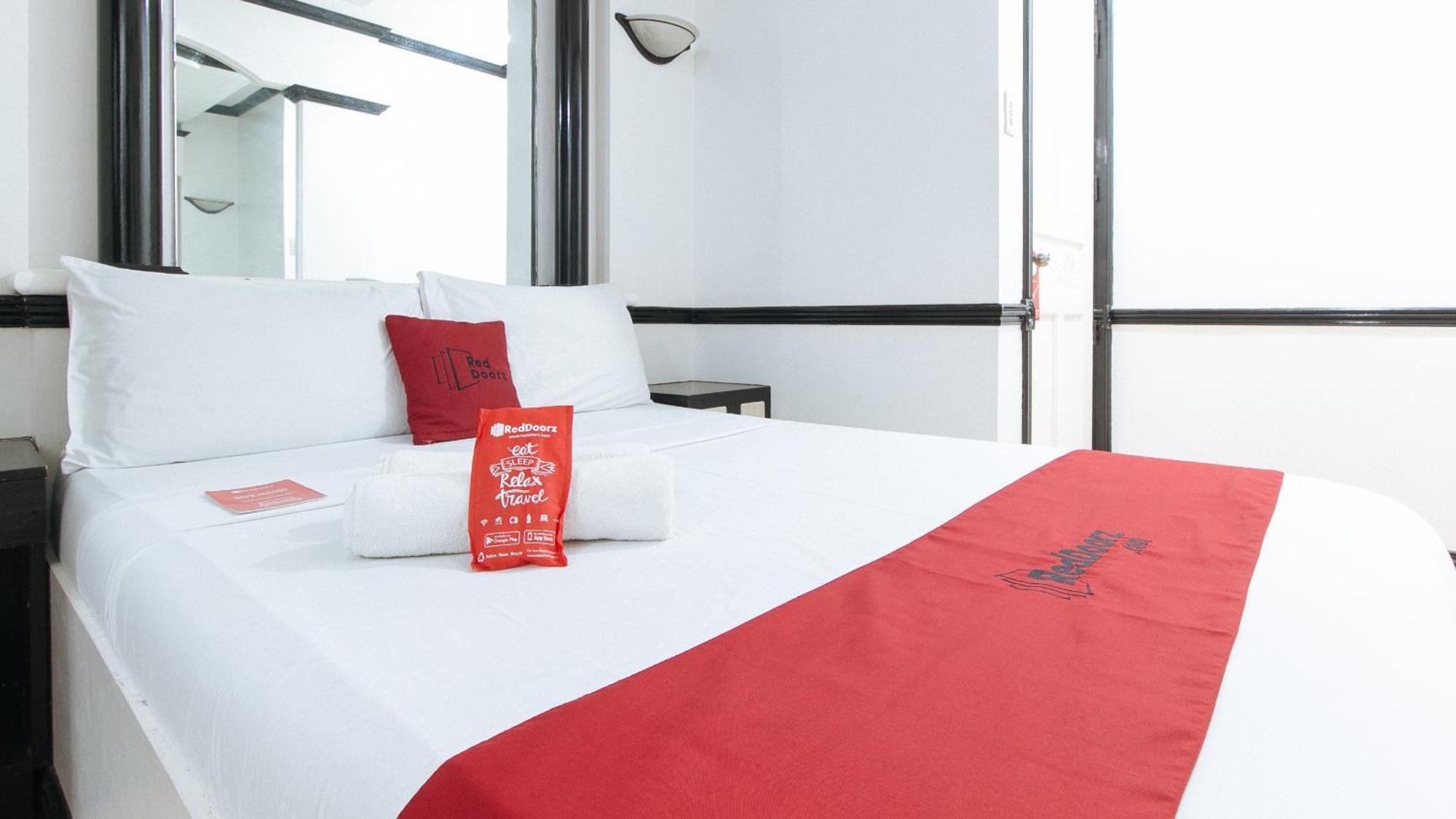 Reddoorz At Plus Villa Gloria Taguig Exterior foto